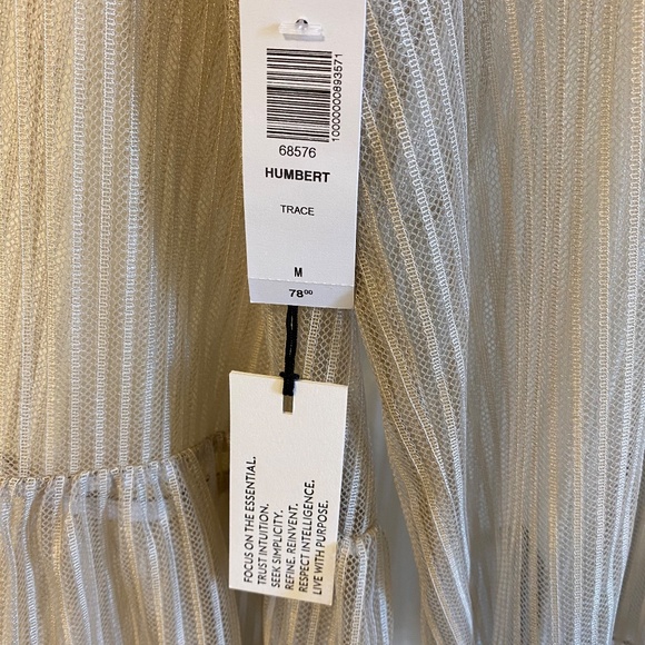 Aritzia Babaton Humbert Blouse SIZE M - Picture 9 of 10